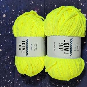 2 New Skeins Big Twist Plush Yarn ELECTRIC YELLOW Discontinued RARE Smoke Free